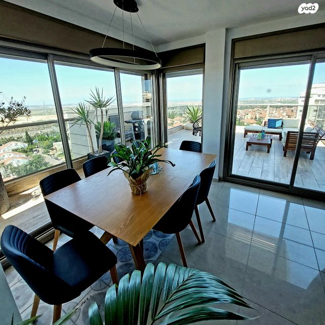 גג/ פנטהאוז, מעגל השלום 13, קרית חתני פרס נובל, ראשון לציון