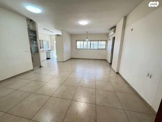 מנשה קפרא 59