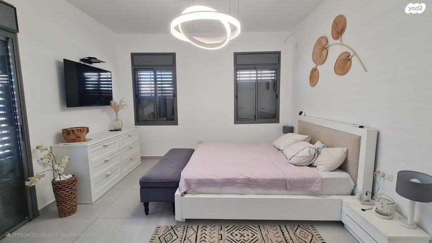 דו משפחתי, רחל המשוררת 11, האגרוף, עכו