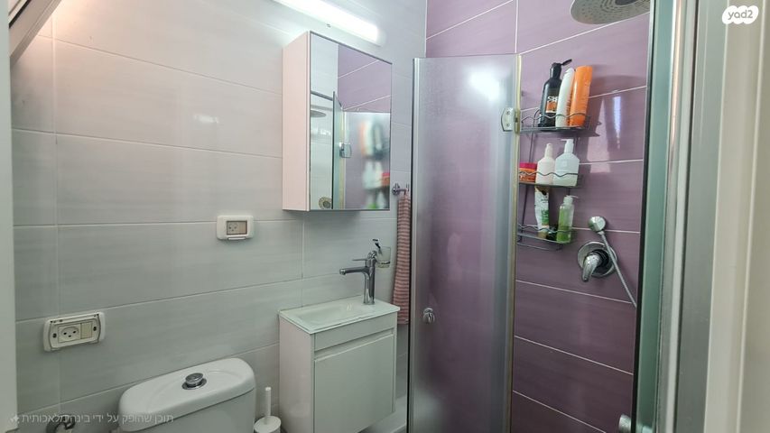 דו משפחתי, רחל המשוררת 11, האגרוף, עכו