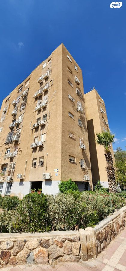 אלעזר בן יאיר 52