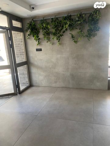 דירה, העצמאות 18, רמב"ם, ראש העין