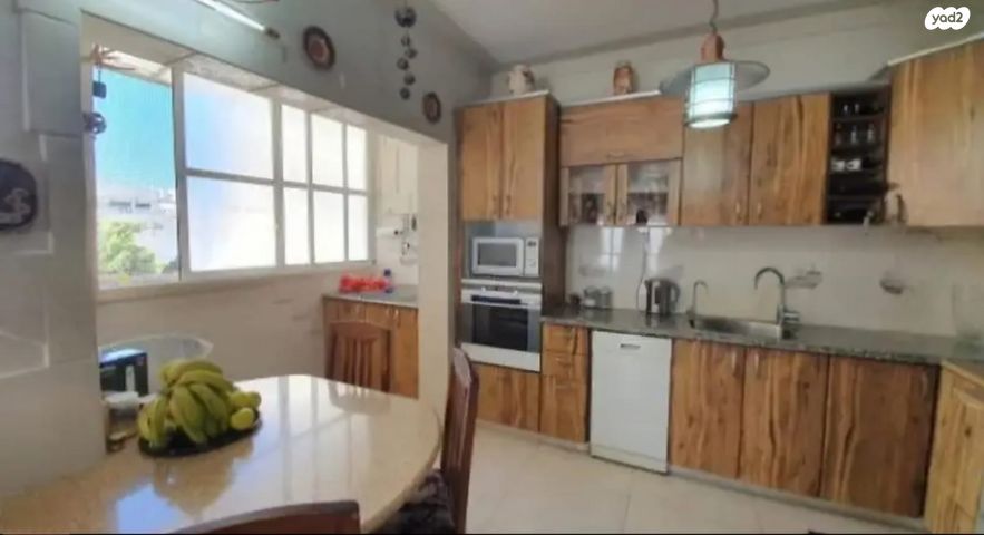 גג/ פנטהאוז, חיים 75, אפק, קרית ביאליק