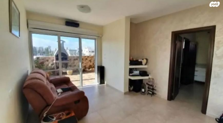 גג/ פנטהאוז, חיים 75, אפק, קרית ביאליק