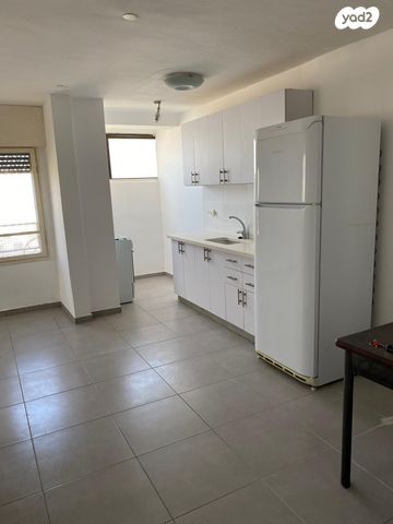 דירה, מעלה הגיבורים 4, בן דור, נשר