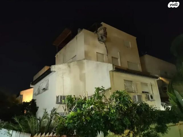 גג/ פנטהאוז, חיים 75, אפק, קרית ביאליק