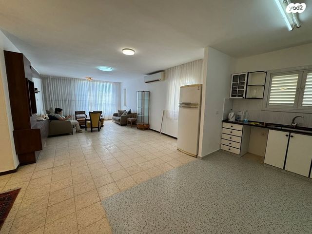 שדרות ז'בוטינסקי 19