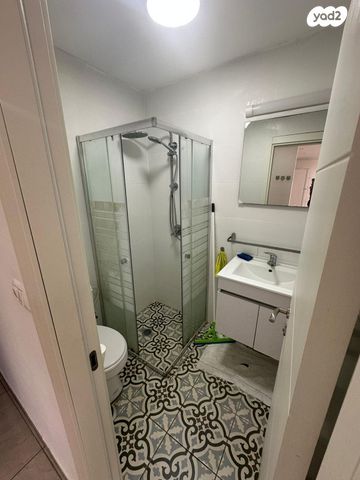 דירה, הגיבורים 47, העיר התחתית, ואדי סאליב, חיפה