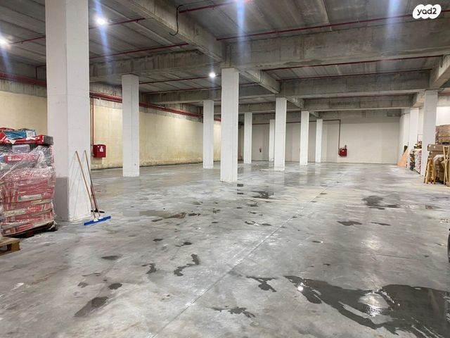 מבני תעשיה, חושן 1, מפעלי נחם הר טוב, מפעלי נחם הר טוב