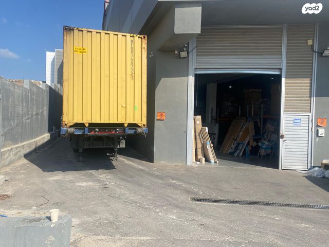 מבני תעשיה, חושן 1, מפעלי נחם הר טוב, מפעלי נחם הר טוב