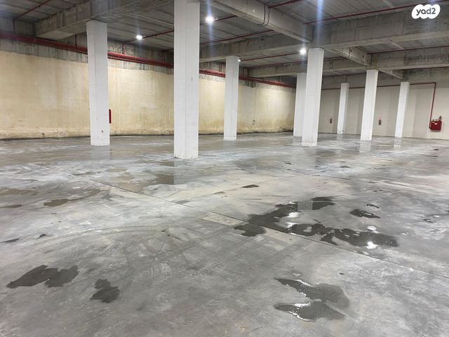 מבני תעשיה, חושן 1, מפעלי נחם הר טוב, מפעלי נחם הר טוב