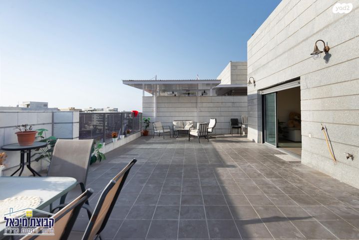 גג/ פנטהאוז, גרטרוד עליון 13, פסגות אפק, ראש העין