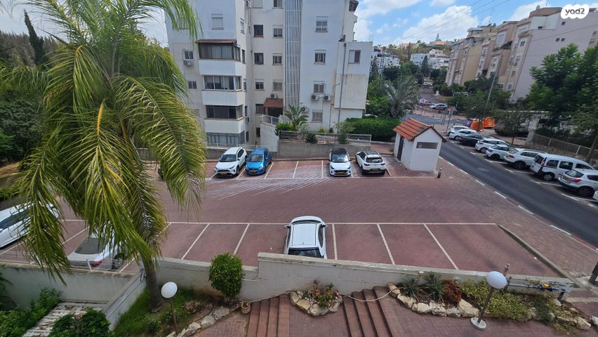 דירה, ה' באייר, נווה אפק, ראש העין