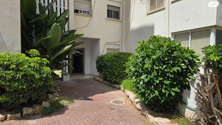 דירה, ה' באייר, נווה אפק, ראש העין