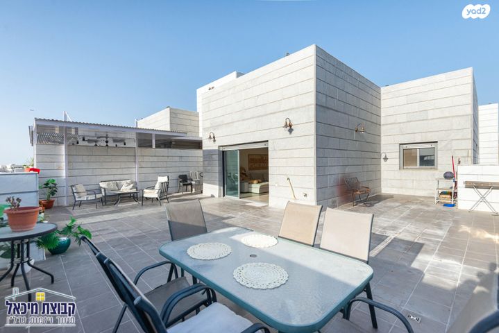 גג/ פנטהאוז, גרטרוד עליון 13, פסגות אפק, ראש העין