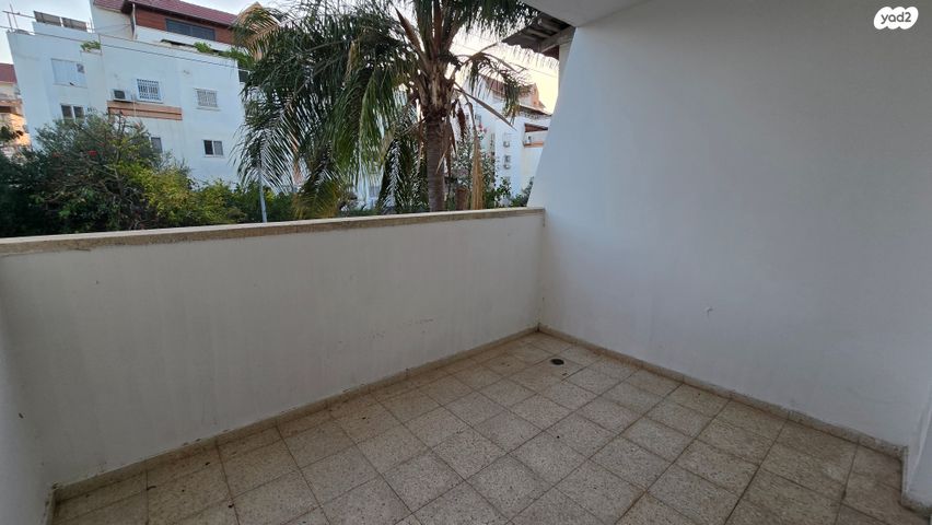 דירה, ה' באייר, נווה אפק, ראש העין