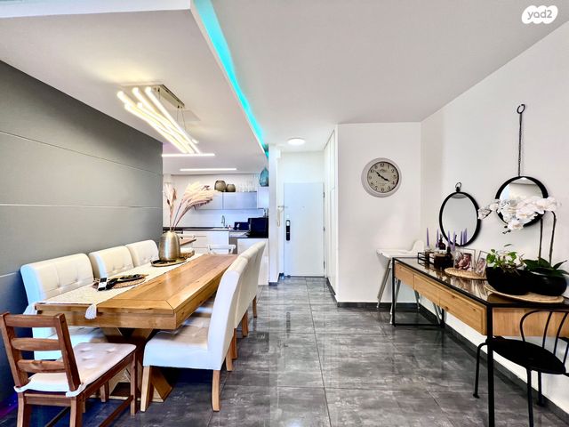 דירה, שדרות ז'בוטינסקי 30, מרכז העיר דרום, נתניה