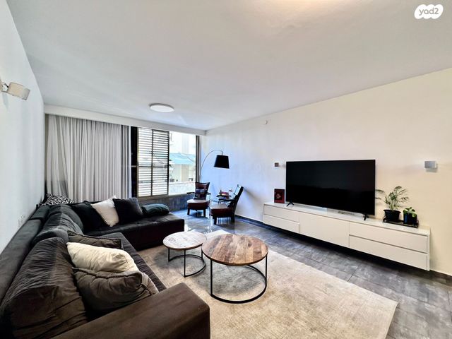 שדרות ז'בוטינסקי 30