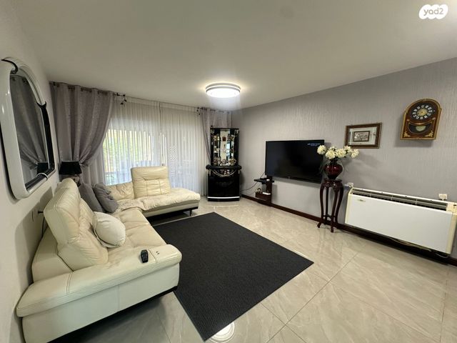 דו משפחתי, כפר יונה