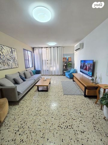 דופלקס, הצנחנים 17, עמידר, בת ים