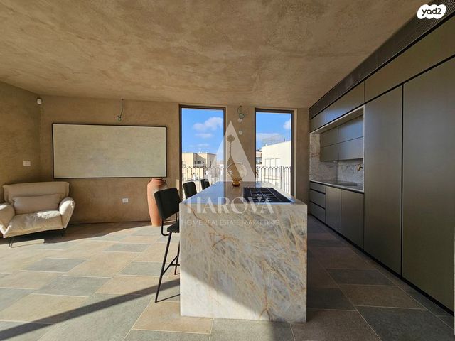 גג/ פנטהאוז, קדם, עג'מי, גבעת העליה, תל אביב יפו