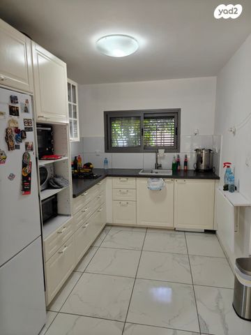 דירת גן, עפרוני, גבעת הסלעים, ראש העין