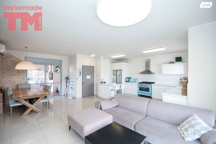 גג/ פנטהאוז, פרדס חנה כרכור