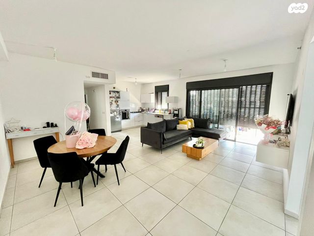 חצרות המושבה