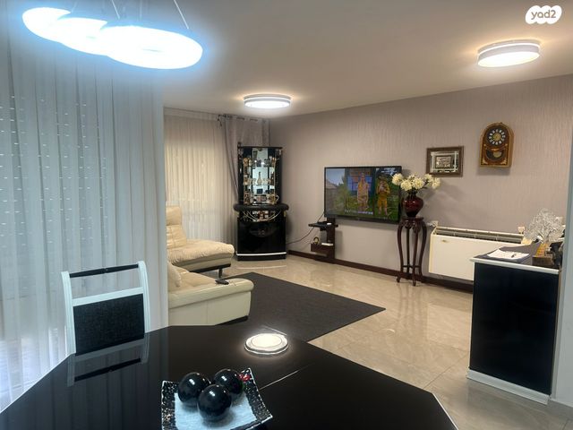 דו משפחתי, כפר יונה