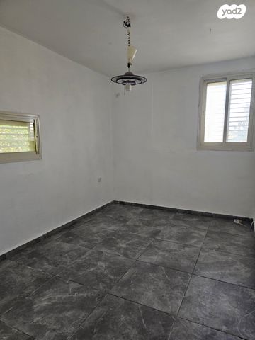 דירה, יצחק שדה, גבעת הרקפות, גבעת תל חי, קרית אתא