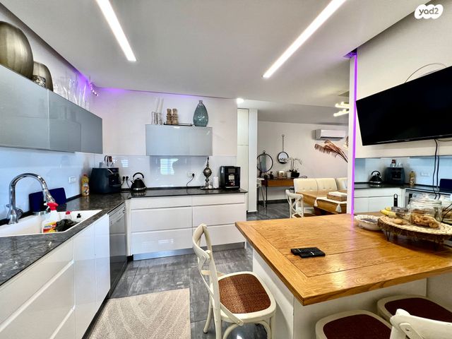 דירה, שדרות ז'בוטינסקי 30, מרכז העיר דרום, נתניה