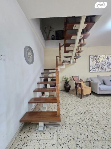 דופלקס, הצנחנים 17, עמידר, בת ים