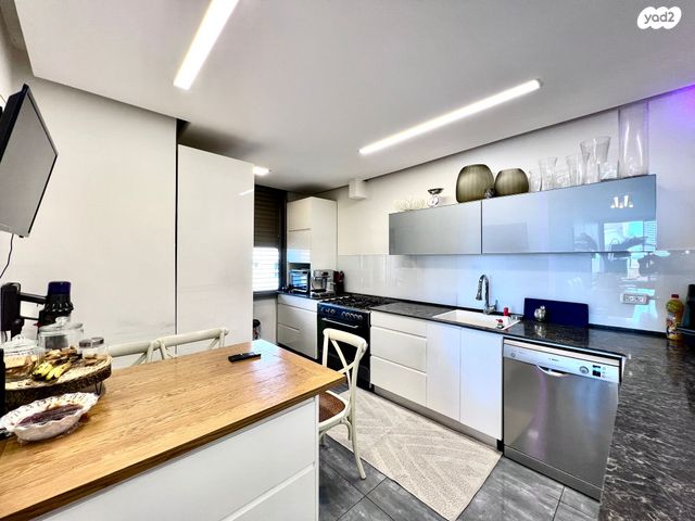 דירה, שדרות ז'בוטינסקי 30, מרכז העיר דרום, נתניה