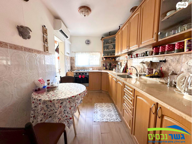 דירה, אבני החושן, אבני החושן, מעלה אדומים