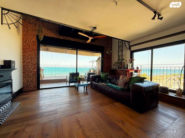 גג/ פנטהאוז, שדרות בת גלים 15, בת גלים, חיפה