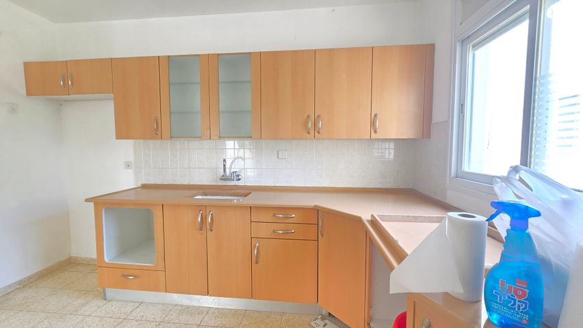 דירה, ה' באייר, נווה אפק, ראש העין