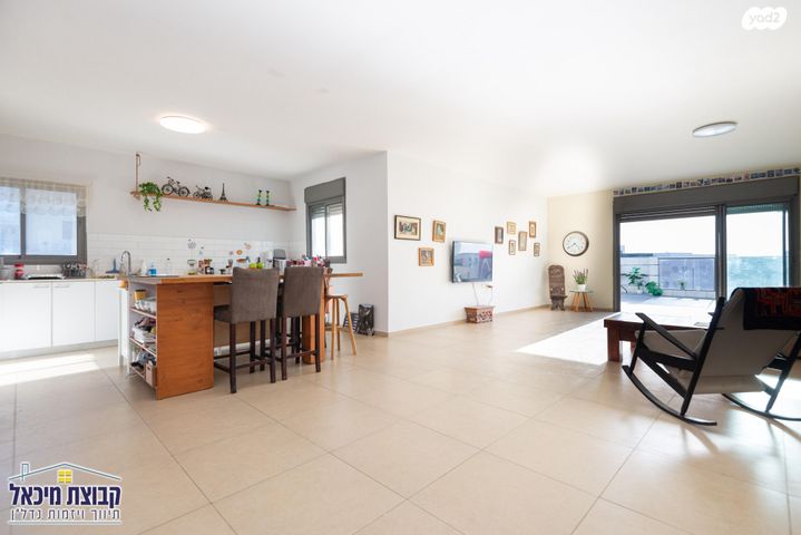 גג/ פנטהאוז, גרטרוד עליון 13, פסגות אפק, ראש העין