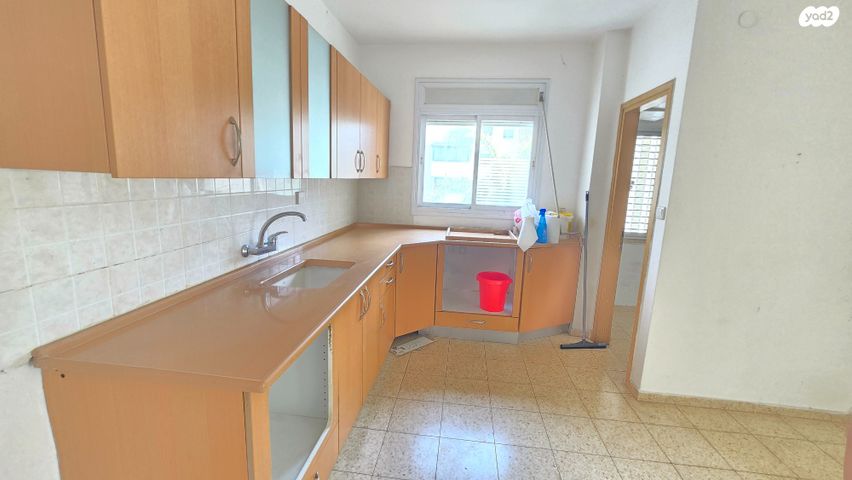 דירה, ה' באייר, נווה אפק, ראש העין