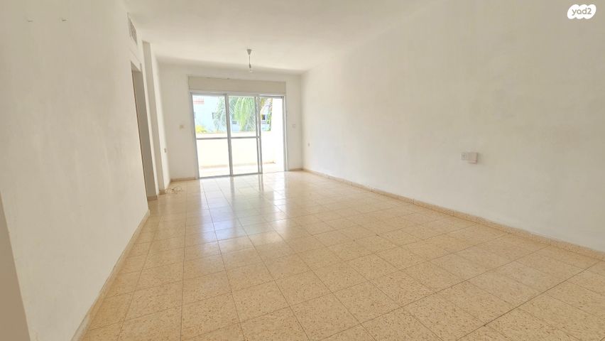 דירה, ה' באייר, נווה אפק, ראש העין