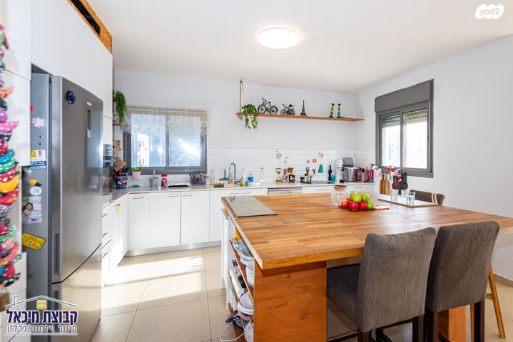 גג/ פנטהאוז, גרטרוד עליון 13, פסגות אפק, ראש העין