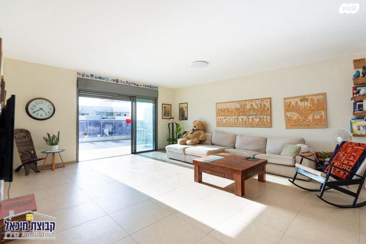 גג/ פנטהאוז, גרטרוד עליון 13, פסגות אפק, ראש העין