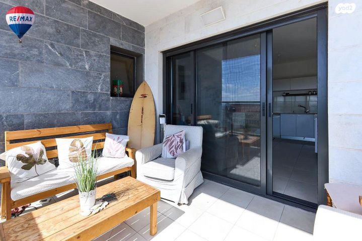 דירה, עמירם, פרדס חנה כרכור