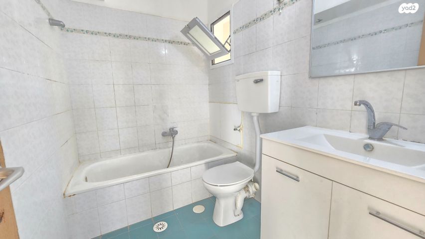 דירה, ה' באייר, נווה אפק, ראש העין