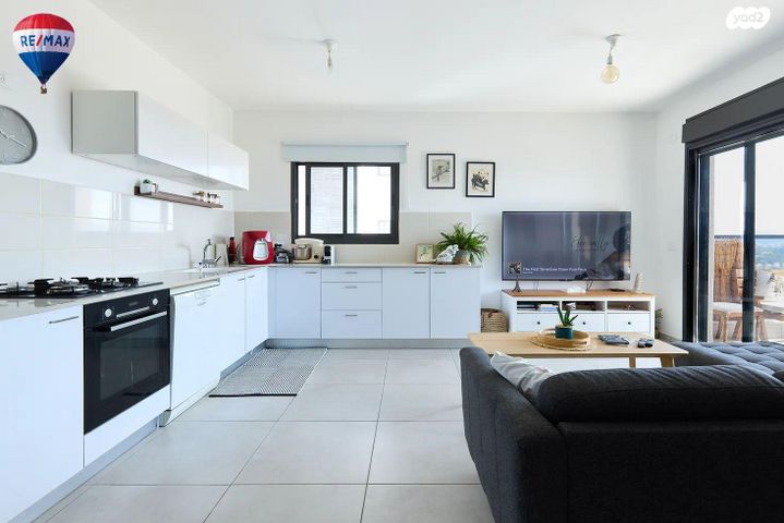 דירה, עמירם, פרדס חנה כרכור