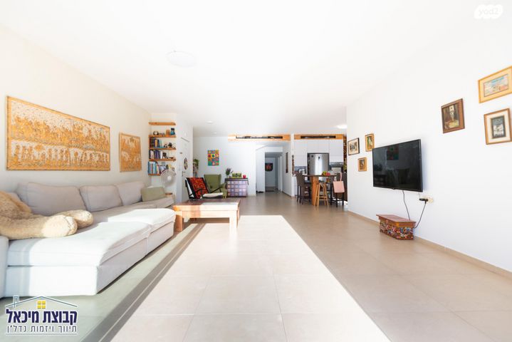 גג/ פנטהאוז, גרטרוד עליון 13, פסגות אפק, ראש העין