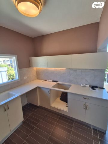 דירה, כצנלסון 4, לב העיר, בת ים