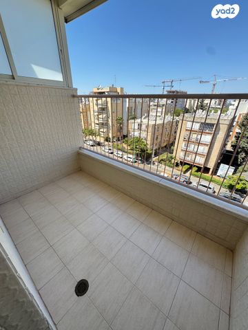 גג/ פנטהאוז, יוסף ספיר, שיפר, פתח תקווה