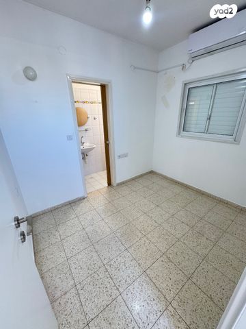 גג/ פנטהאוז, יוסף ספיר, שיפר, פתח תקווה