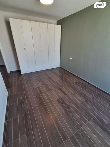 דירה, כצנלסון 4, לב העיר, בת ים