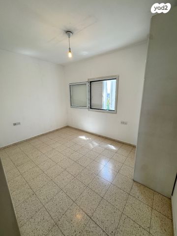 גג/ פנטהאוז, יוסף ספיר, שיפר, פתח תקווה